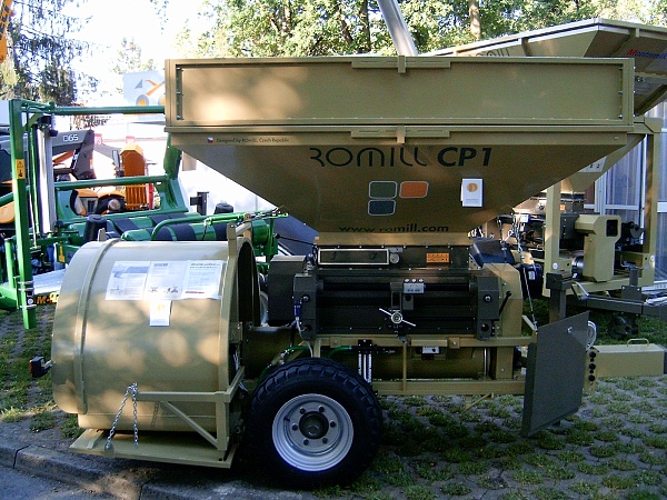 Плющилка влажного зерна ROmiLL CP1 Simple